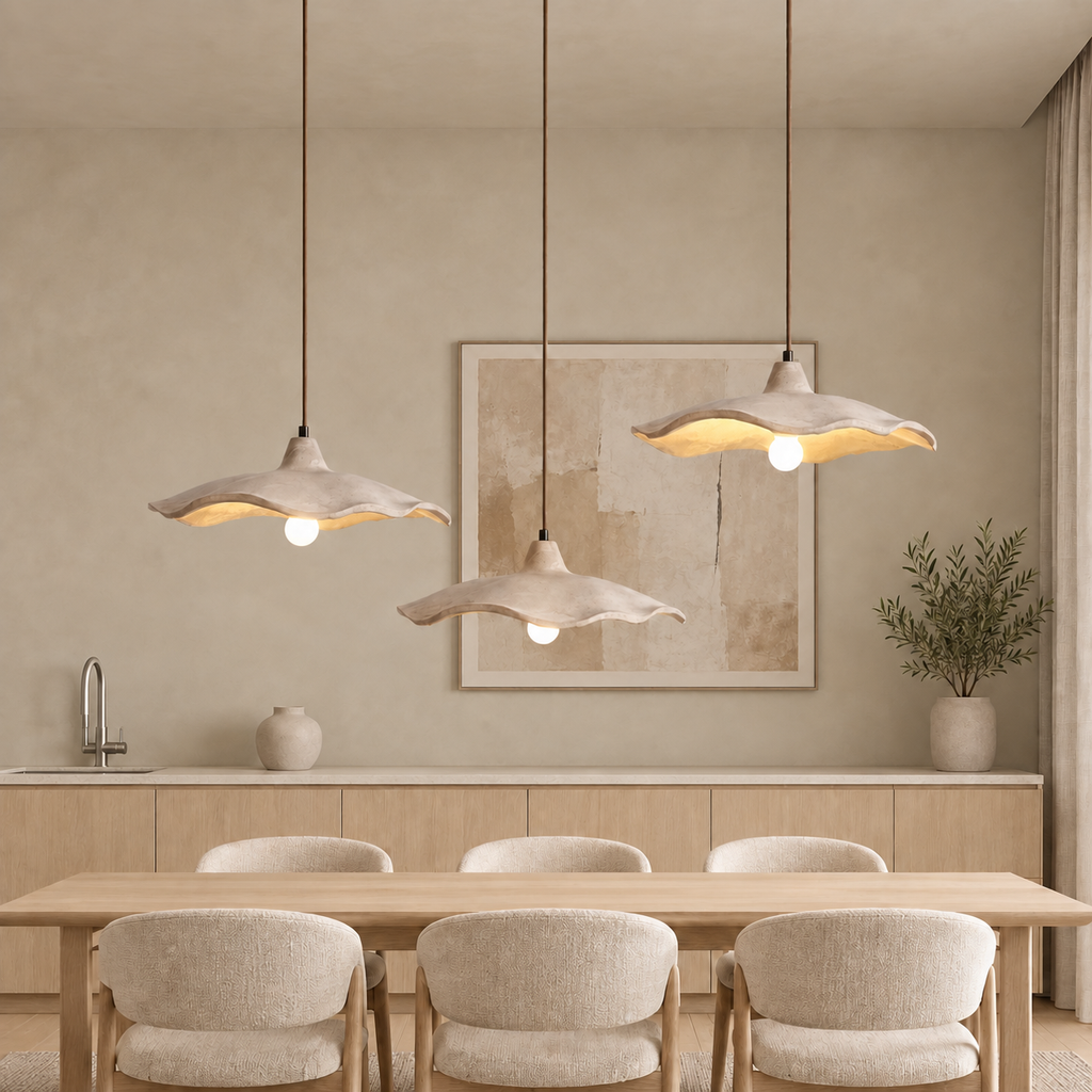 Scalloped Bell Pendant Light Dalena, Cuisine, trois suspensions