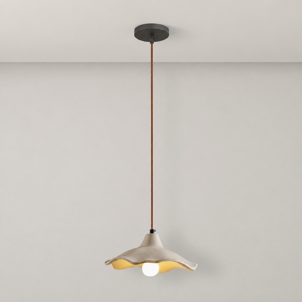 Scalloped Bell Pendant Light Dalena, Fond neutre