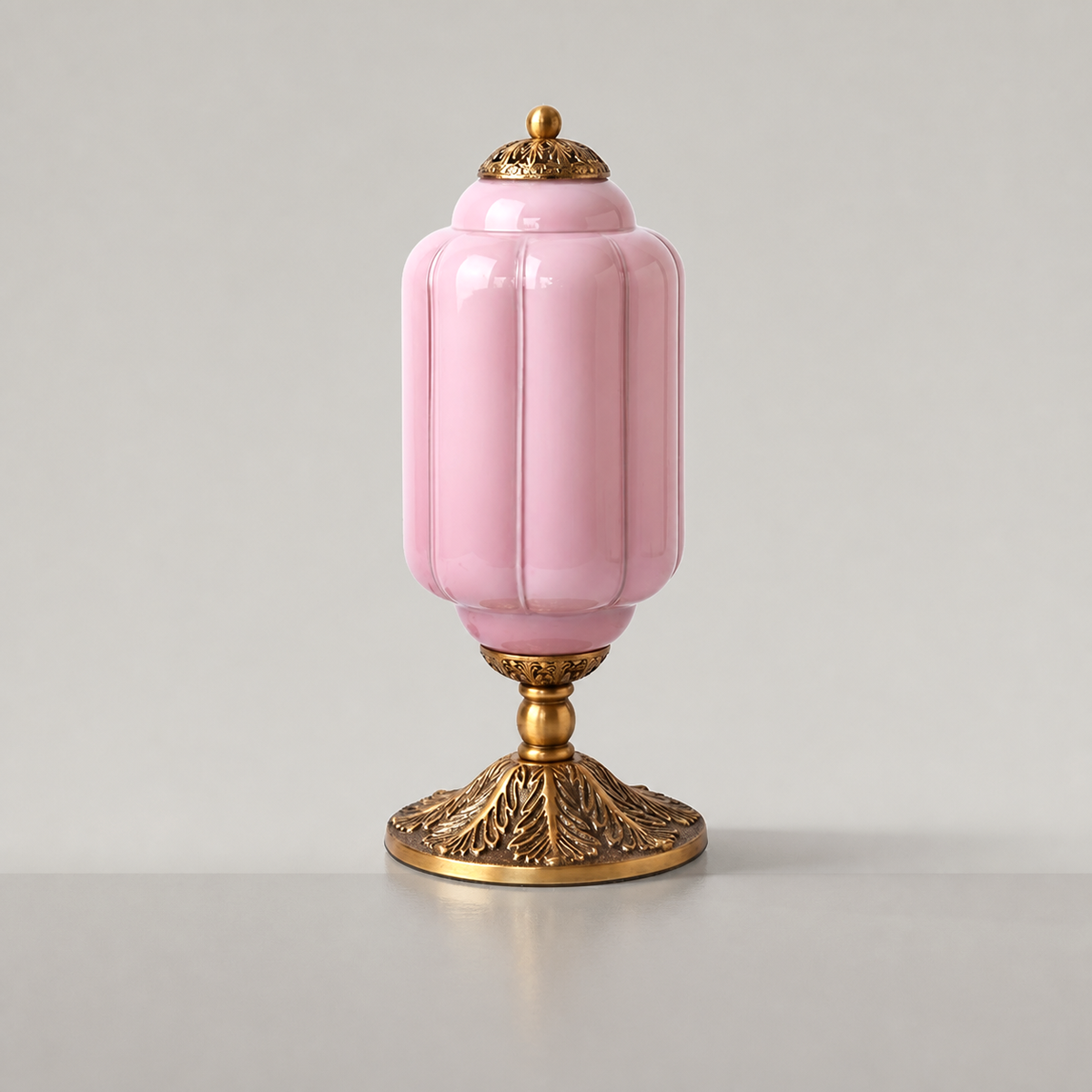 Textured Glass Table Lamp Yvara Purple, Fond neutre