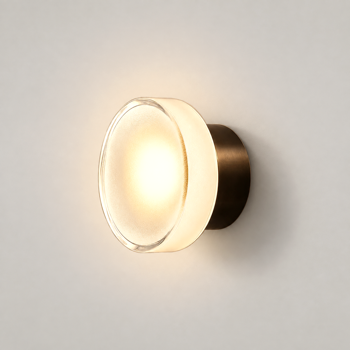 Ribbed Round Flush Wall Light Farela Brass, Mesh Glass, Fond neutre