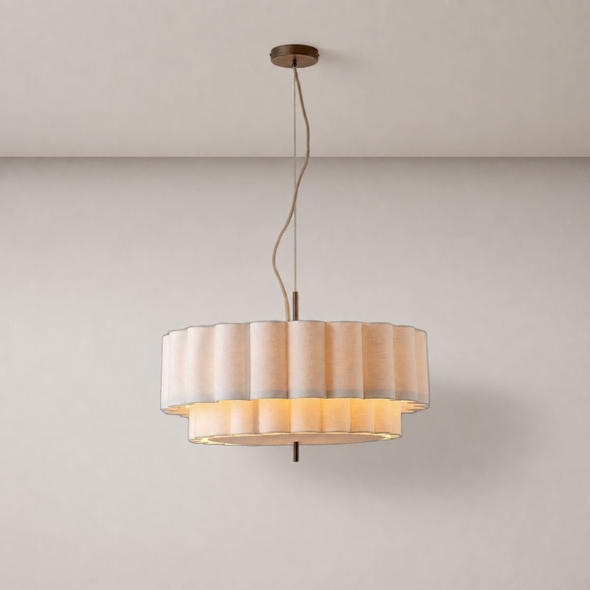Tiered Fabric Pendant Light Ilora, Fond neutre