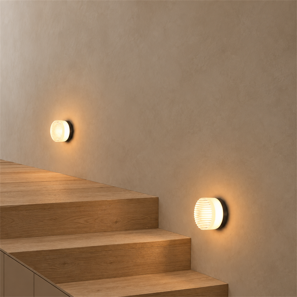 Ribbed Round Flush Wall Light Farela, Escalier, le soir